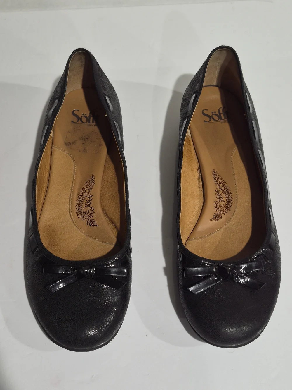 SOFFT Women's Black  Ballet Flats with Bow Design, Size 11M